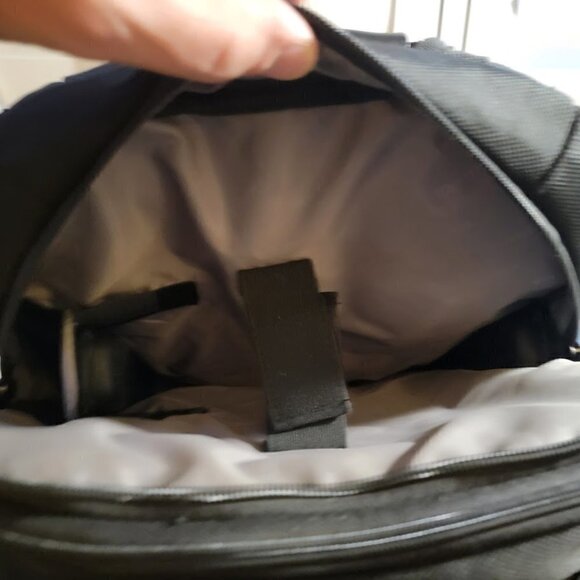 Targus Corporate Traveller Backpack with Advanced Laptop Drop Protection - Picture 11 of 15